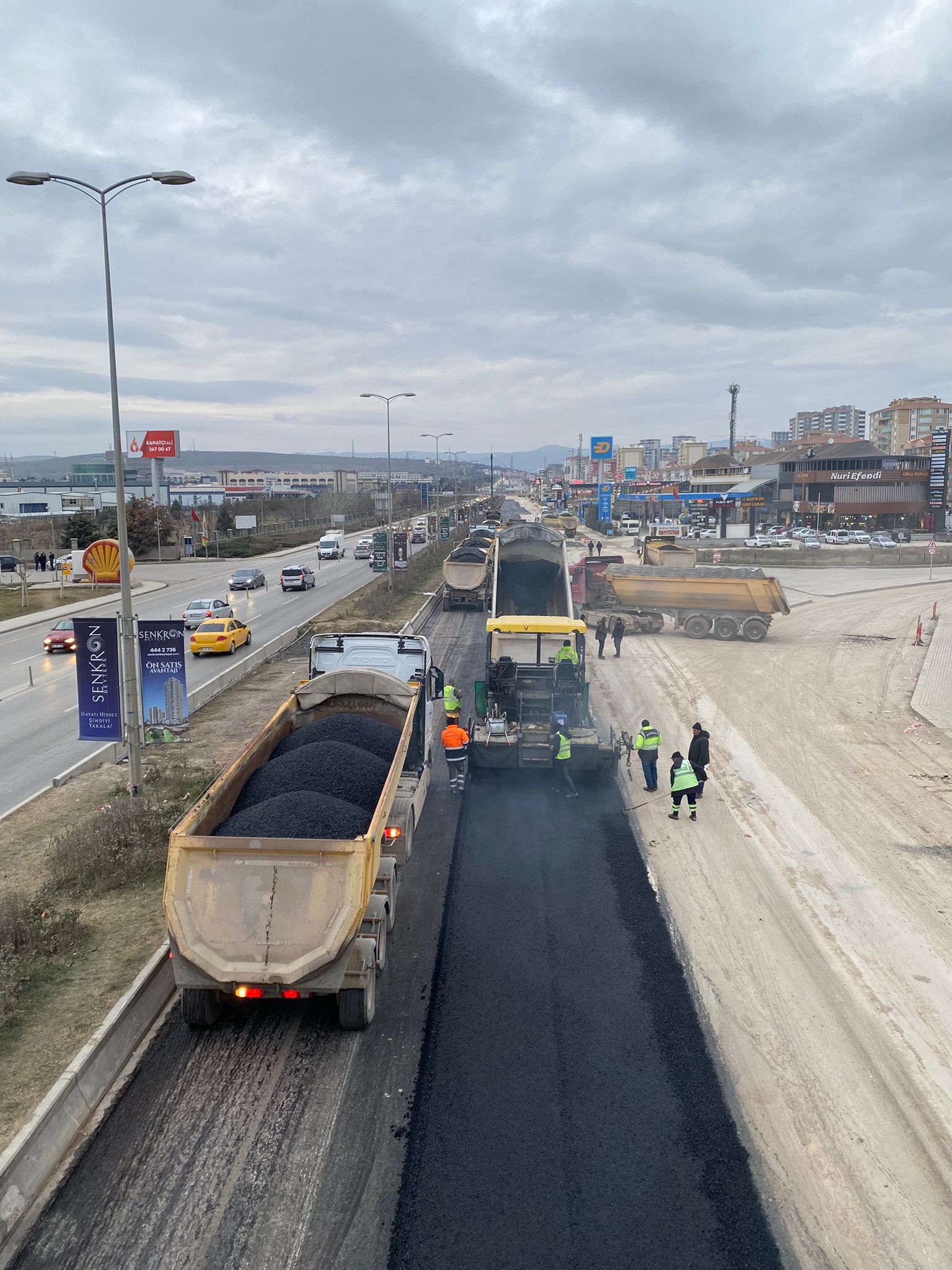 Başlıkta asfalt serim çalışması